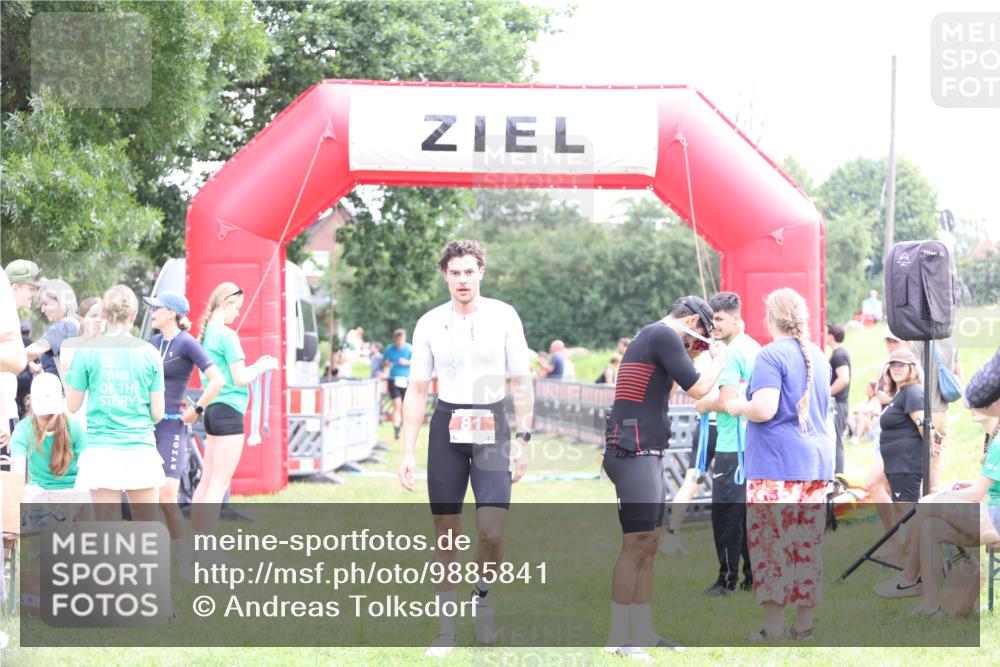 21.06.2026 - 29. Vierlanden-Triathlon Andreas Tolksdorf http://msf.ph/oto/9885841 21.06.2026 11:29:47 Ziel 404, 418, 530, 404, 418, 530 meine-sportfotos.de