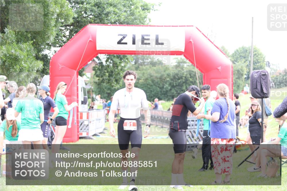 21.06.2026 - 29. Vierlanden-Triathlon Andreas Tolksdorf http://msf.ph/oto/9885851 21.06.2026 11:29:47 Ziel 404, 418, 530, 404, 418, 530 meine-sportfotos.de