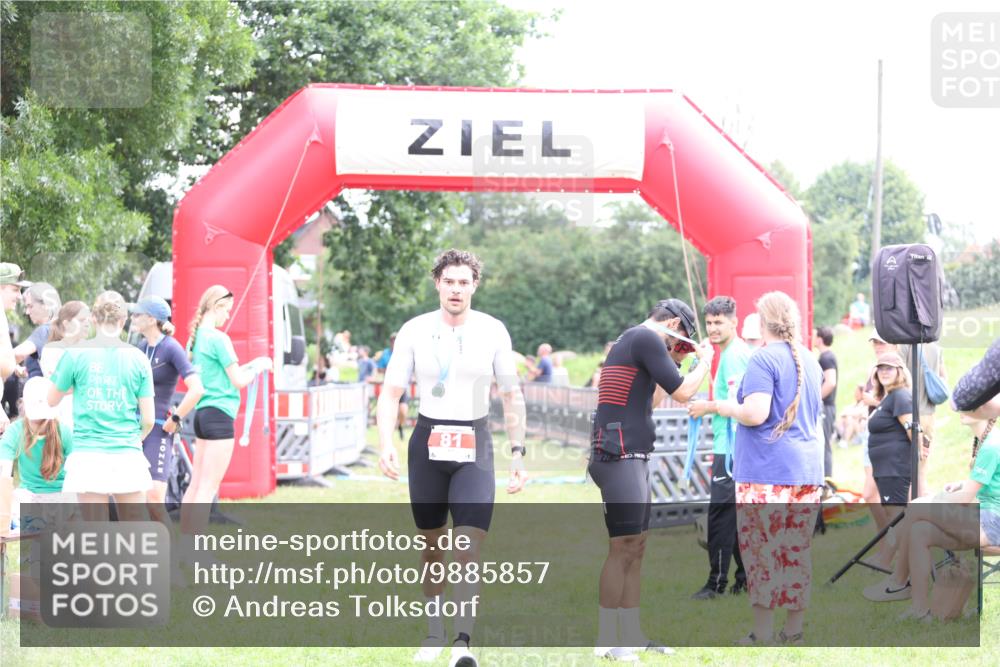 21.06.2026 - 29. Vierlanden-Triathlon Andreas Tolksdorf http://msf.ph/oto/9885857 21.06.2026 11:29:47 Ziel 404, 418, 530, 404, 418, 530 meine-sportfotos.de