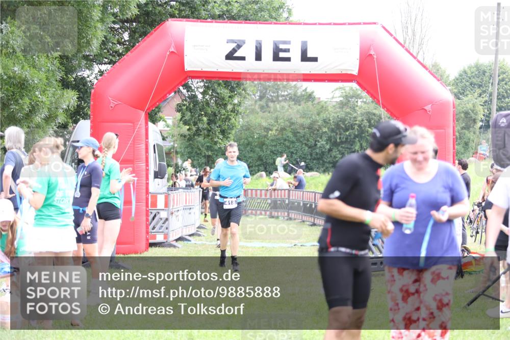 21.06.2026 - 29. Vierlanden-Triathlon Andreas Tolksdorf http://msf.ph/oto/9885888 21.06.2026 11:29:53 Ziel 404, 418, 530, 545, 404, 418, 530, 545 meine-sportfotos.de