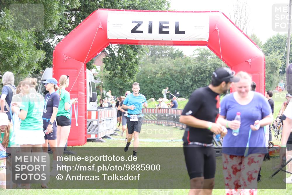 21.06.2026 - 29. Vierlanden-Triathlon Andreas Tolksdorf http://msf.ph/oto/9885900 21.06.2026 11:29:53 Ziel 404, 418, 530, 545, 404, 418, 530, 545 meine-sportfotos.de