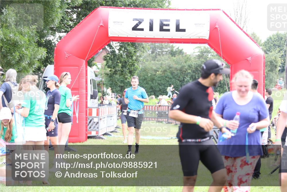 21.06.2026 - 29. Vierlanden-Triathlon Andreas Tolksdorf http://msf.ph/oto/9885921 21.06.2026 11:29:53 Ziel 404, 418, 530, 545, 404, 418, 530, 545 meine-sportfotos.de