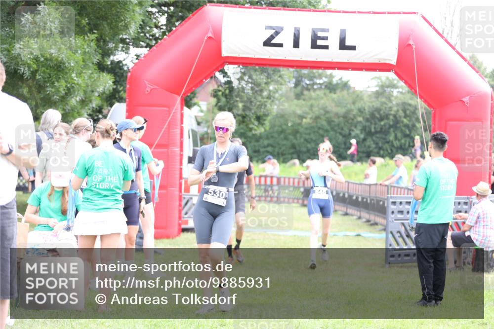 21.06.2026 - 29. Vierlanden-Triathlon Andreas Tolksdorf http://msf.ph/oto/9885931 21.06.2026 11:30:01 Ziel 404, 406, 545, 404, 406, 545 meine-sportfotos.de