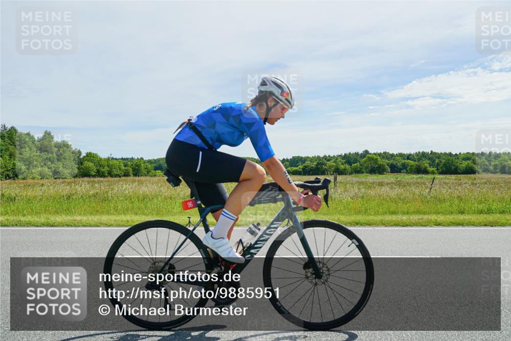 21.06.2026 - Viking Triathlon Michael Burmester http://msf.ph/oto/9885951 21.06.2026 11:41:02 Radfahren 26, 96, 136, 287, 317, 317, 467, 467, 658 meine-sportfotos.de