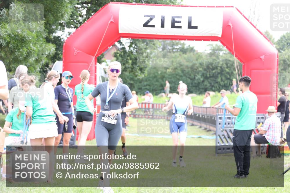 21.06.2026 - 29. Vierlanden-Triathlon Andreas Tolksdorf http://msf.ph/oto/9885962 21.06.2026 11:30:02 Ziel 404, 406, 545, 404, 406, 545 meine-sportfotos.de
