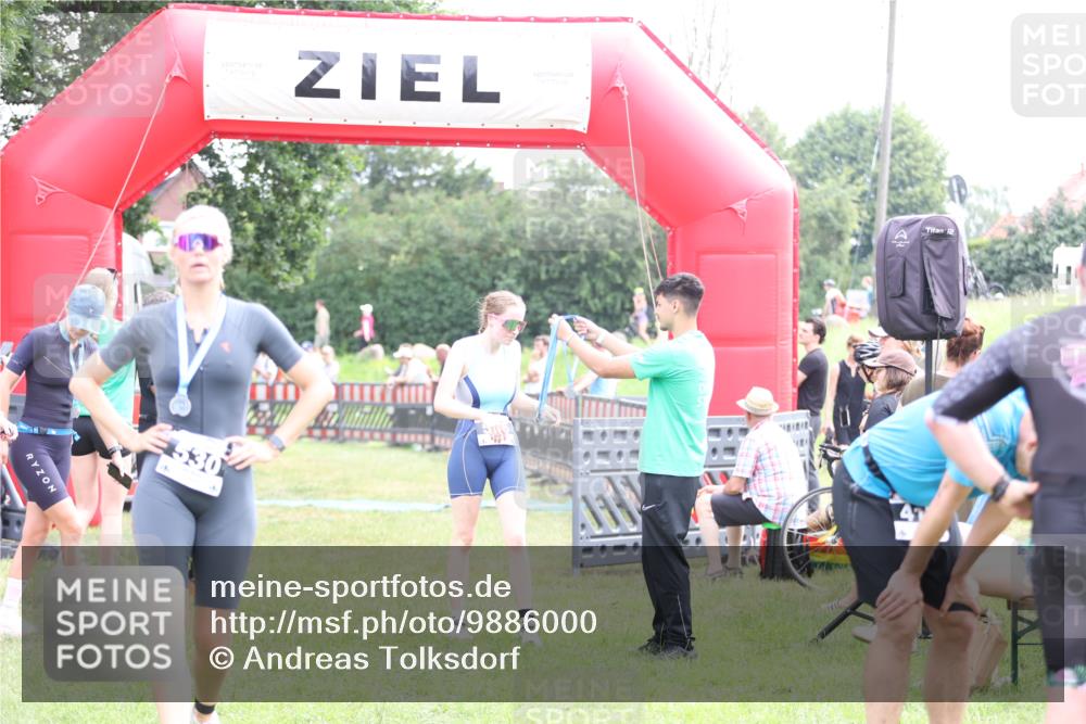 21.06.2026 - 29. Vierlanden-Triathlon Andreas Tolksdorf http://msf.ph/oto/9886000 21.06.2026 11:30:03 Ziel 406, 545, 614, 406, 545, 614 meine-sportfotos.de