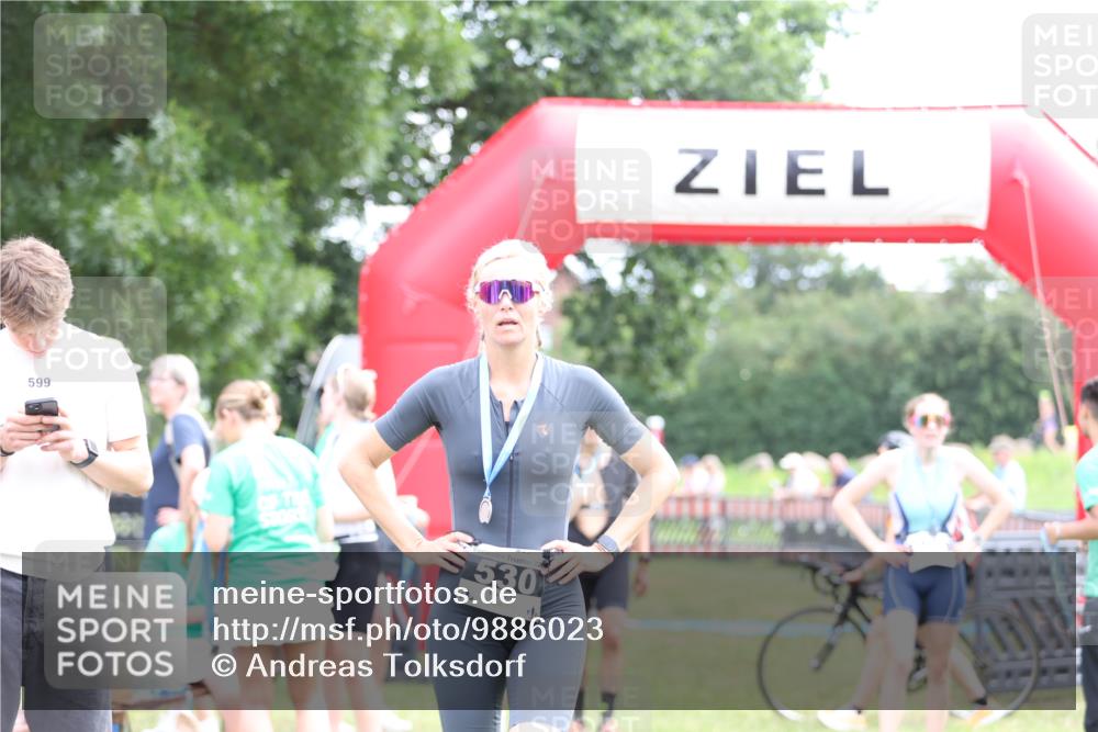 21.06.2026 - 29. Vierlanden-Triathlon Andreas Tolksdorf http://msf.ph/oto/9886023 21.06.2026 11:30:05 Ziel 406, 614, 406, 614 meine-sportfotos.de