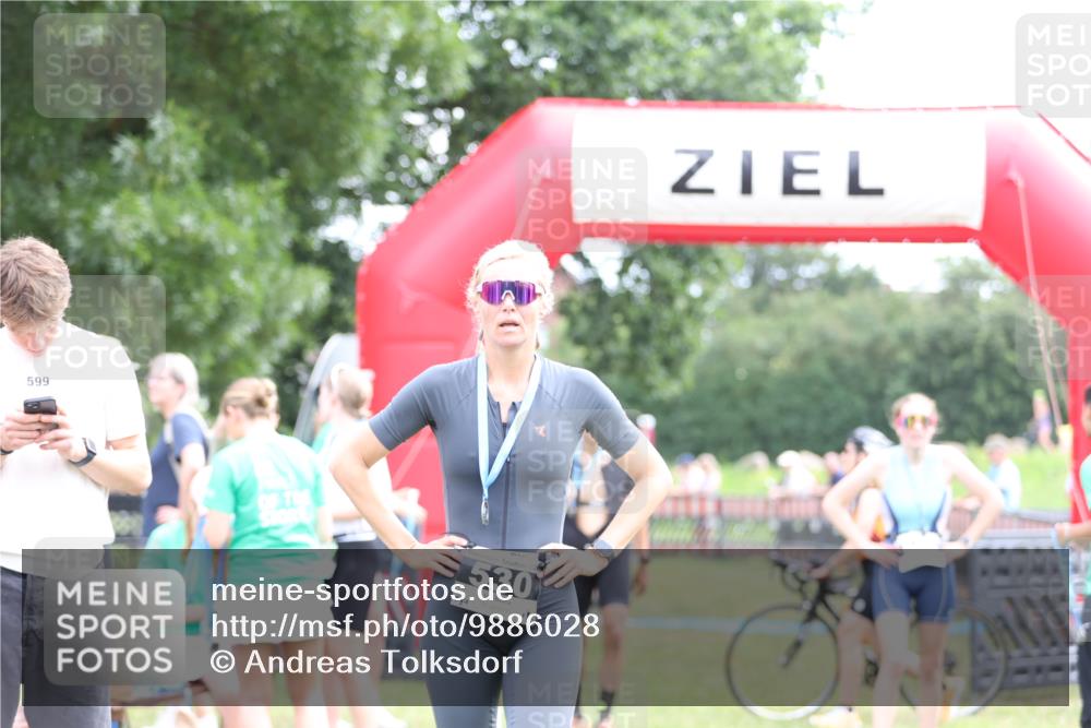 21.06.2026 - 29. Vierlanden-Triathlon Andreas Tolksdorf http://msf.ph/oto/9886028 21.06.2026 11:30:05 Ziel 406, 614, 406, 614 meine-sportfotos.de