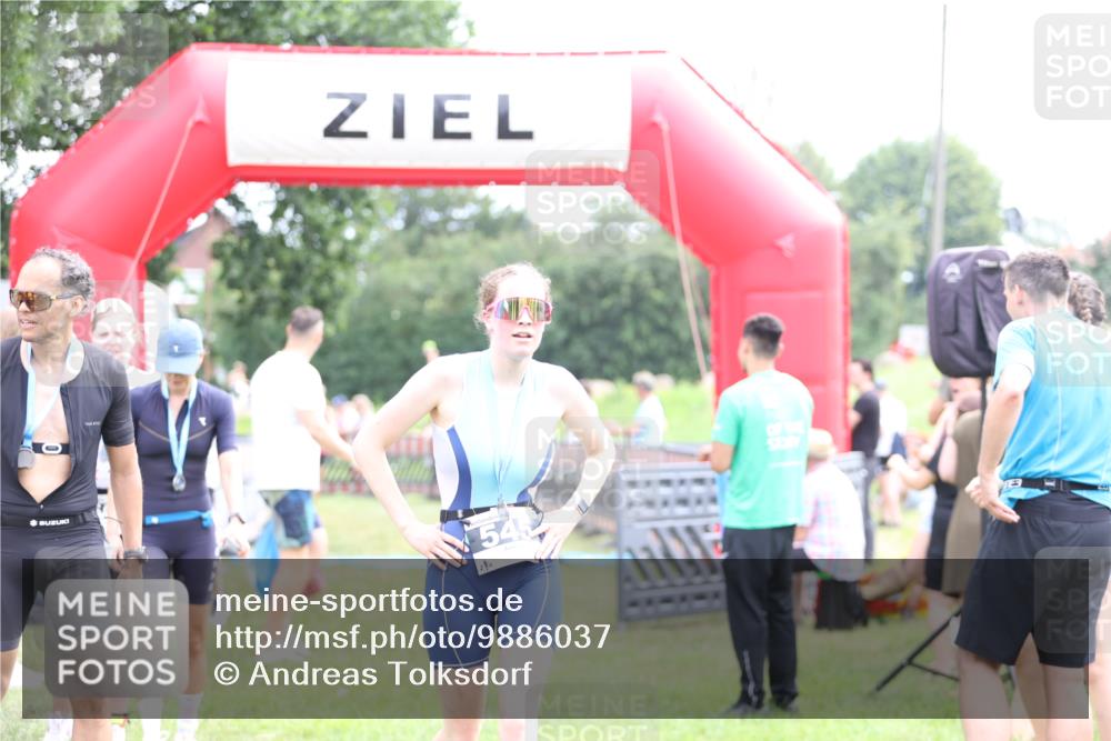 21.06.2026 - 29. Vierlanden-Triathlon Andreas Tolksdorf http://msf.ph/oto/9886037 21.06.2026 11:30:12 Ziel 406, 614, 406, 614 meine-sportfotos.de