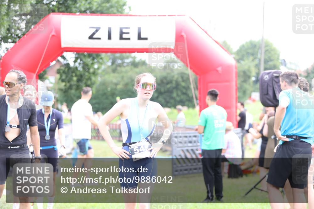 21.06.2026 - 29. Vierlanden-Triathlon Andreas Tolksdorf http://msf.ph/oto/9886042 21.06.2026 11:30:12 Ziel 406, 614, 406, 614 meine-sportfotos.de