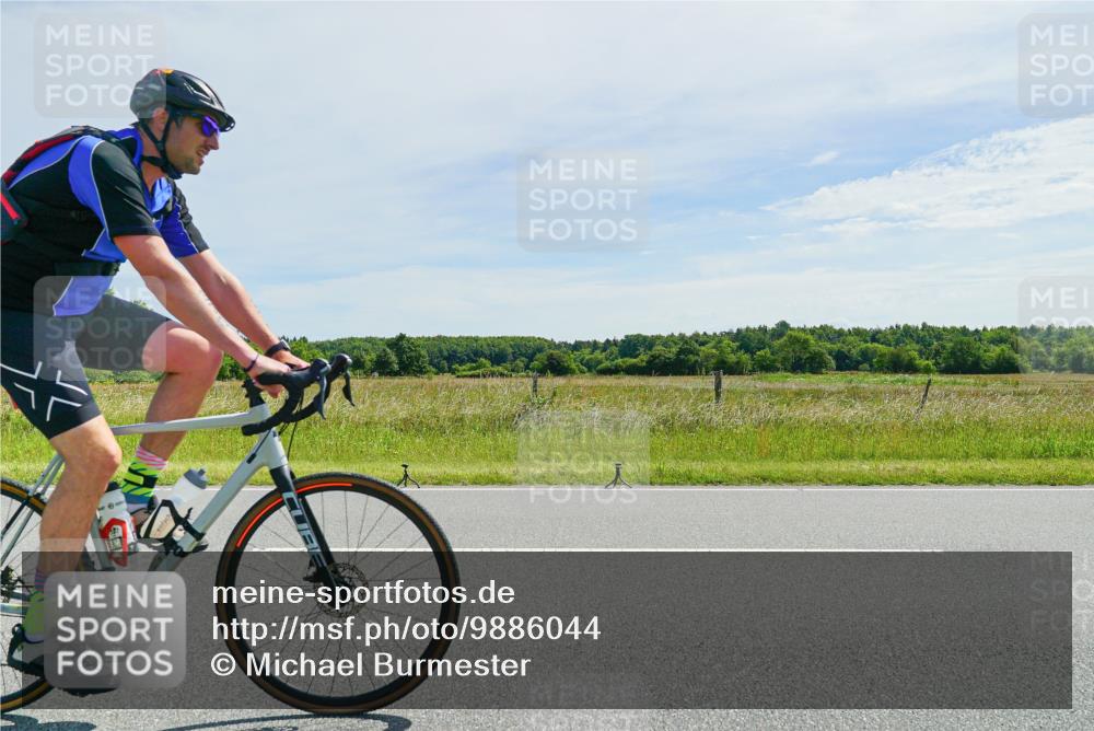 21.06.2026 - Viking Triathlon Michael Burmester http://msf.ph/oto/9886044 21.06.2026 11:43:46 Radfahren 31, 41, 58, 64, 66, 66, 68, 68, 70, 86, 94, 101, 165, 255, 316, 370, 386, 419, 429, 441, 442, 546, 612, 668 meine-sportfotos.de