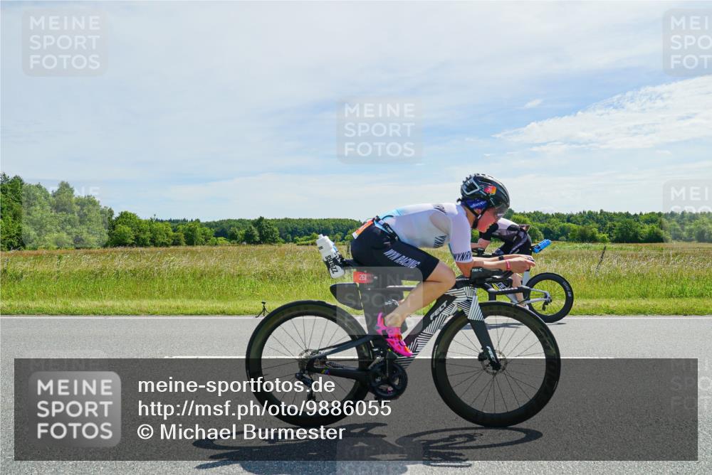 21.06.2026 - Viking Triathlon Michael Burmester http://msf.ph/oto/9886055 21.06.2026 11:43:59 Radfahren 20, 66, 68, 70, 70, 75, 255, 261, 370, 370, 386, 419, 441, 463, 642, 670 meine-sportfotos.de