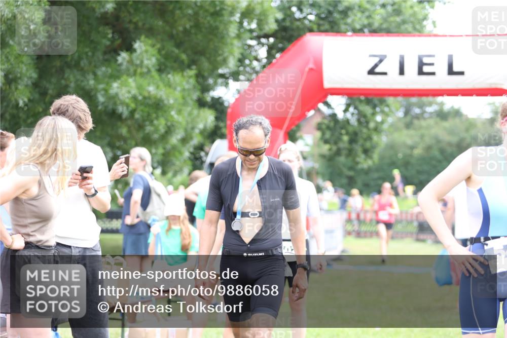 21.06.2026 - 29. Vierlanden-Triathlon Andreas Tolksdorf http://msf.ph/oto/9886058 21.06.2026 11:30:13 Ziel 406, 614, 406, 614 meine-sportfotos.de