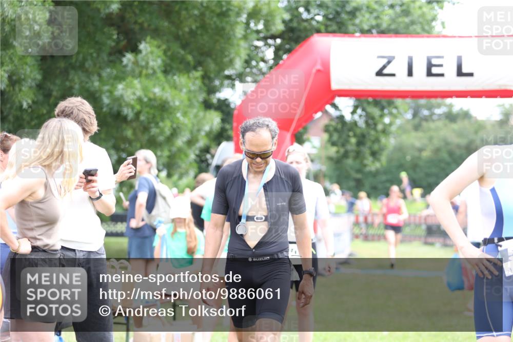 21.06.2026 - 29. Vierlanden-Triathlon Andreas Tolksdorf http://msf.ph/oto/9886061 21.06.2026 11:30:13 Ziel 406, 614, 406, 614 meine-sportfotos.de