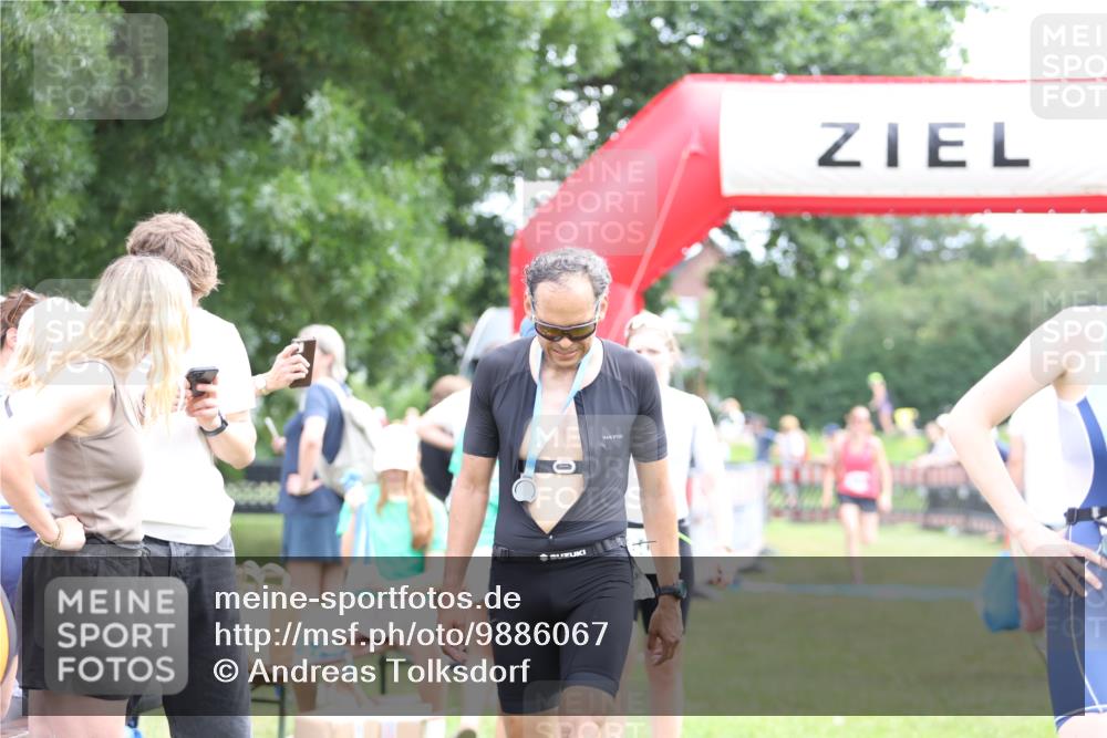 21.06.2026 - 29. Vierlanden-Triathlon Andreas Tolksdorf http://msf.ph/oto/9886067 21.06.2026 11:30:13 Ziel 406, 614, 406, 614 meine-sportfotos.de