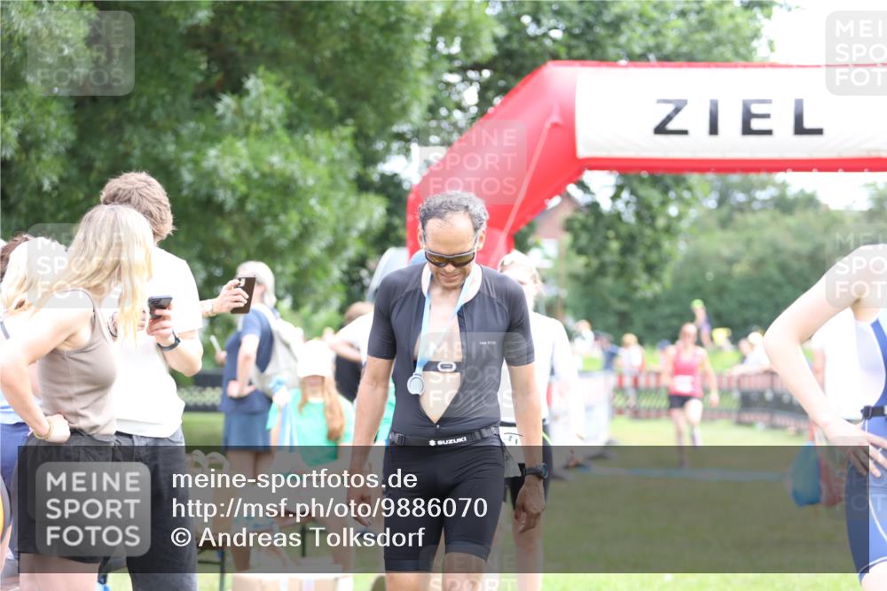 21.06.2026 - 29. Vierlanden-Triathlon Andreas Tolksdorf http://msf.ph/oto/9886070 21.06.2026 11:30:13 Ziel 406, 614, 406, 614 meine-sportfotos.de