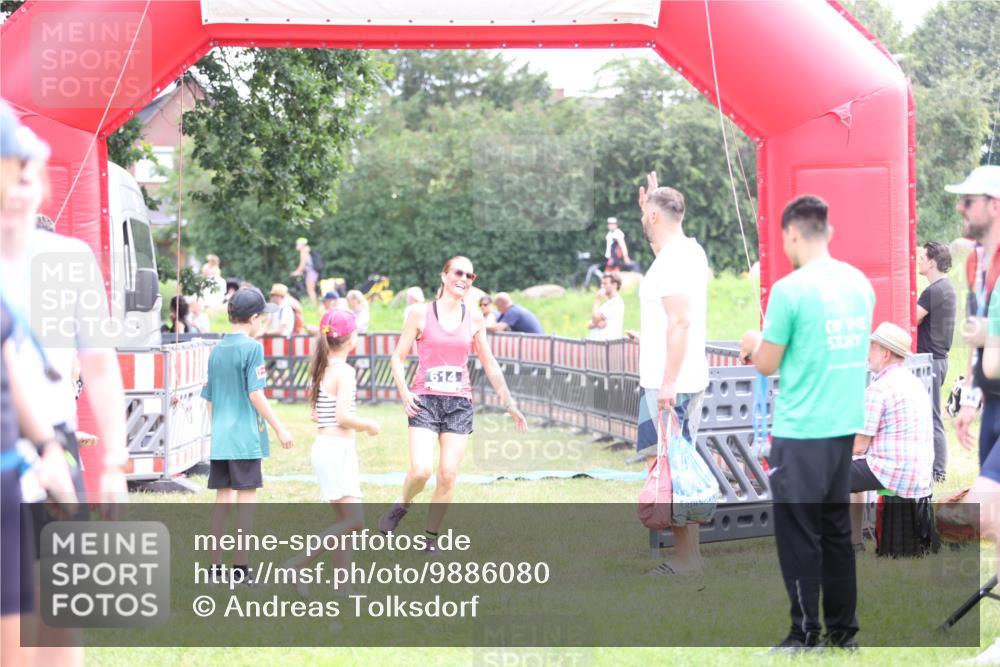 21.06.2026 - 29. Vierlanden-Triathlon Andreas Tolksdorf http://msf.ph/oto/9886080 21.06.2026 11:30:15 Ziel 614, 614 meine-sportfotos.de