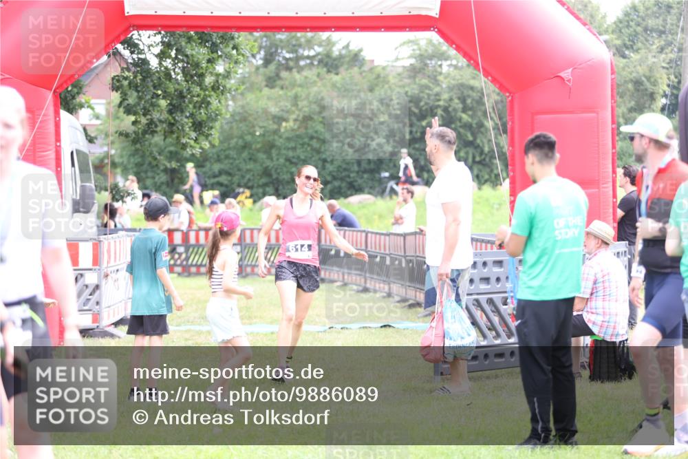 21.06.2026 - 29. Vierlanden-Triathlon Andreas Tolksdorf http://msf.ph/oto/9886089 21.06.2026 11:30:15 Ziel 614, 614 meine-sportfotos.de