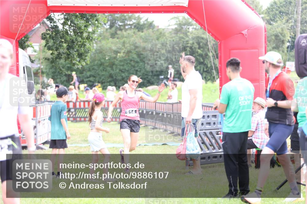 21.06.2026 - 29. Vierlanden-Triathlon Andreas Tolksdorf http://msf.ph/oto/9886107 21.06.2026 11:30:16 Ziel 614, 614 meine-sportfotos.de