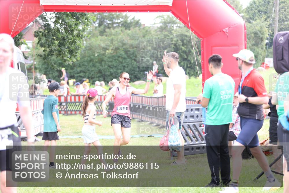 21.06.2026 - 29. Vierlanden-Triathlon Andreas Tolksdorf http://msf.ph/oto/9886115 21.06.2026 11:30:16 Ziel 614, 614 meine-sportfotos.de