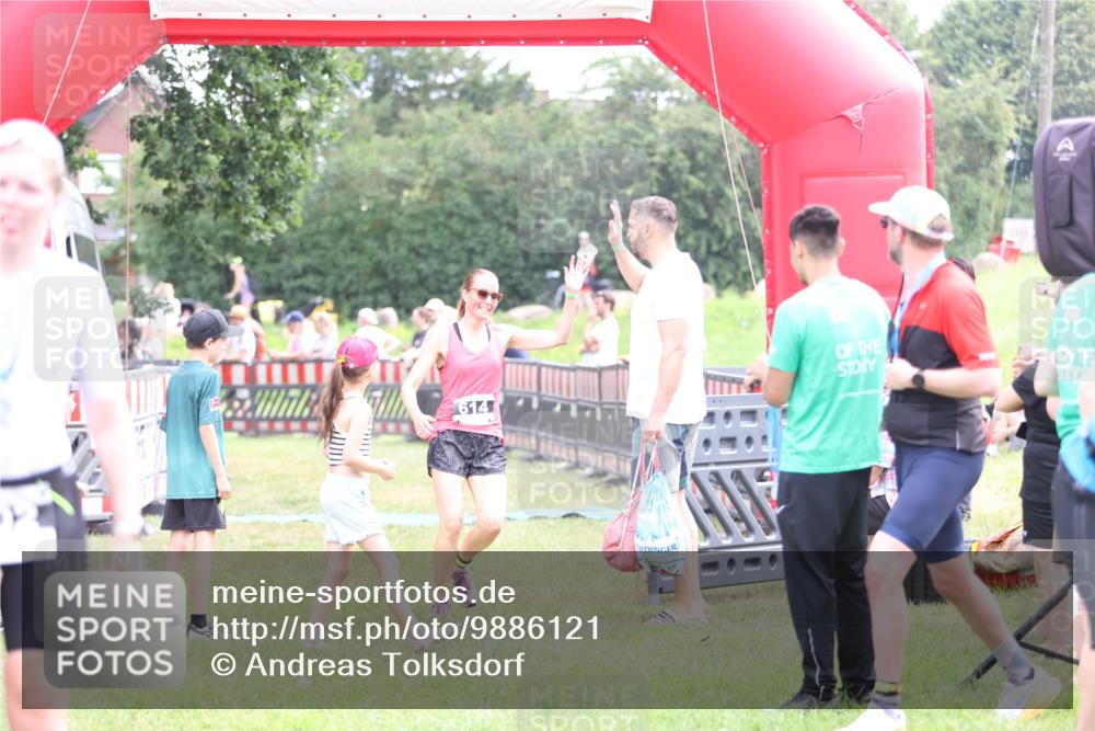 21.06.2026 - 29. Vierlanden-Triathlon Andreas Tolksdorf http://msf.ph/oto/9886121 21.06.2026 11:30:16 Ziel 614, 614 meine-sportfotos.de