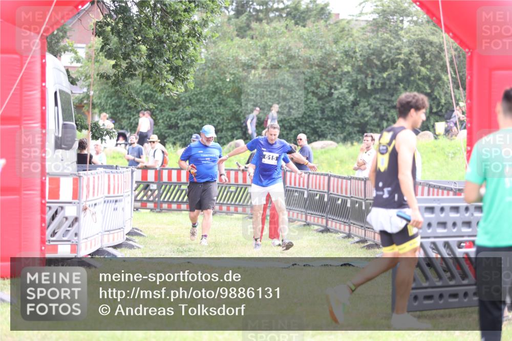 21.06.2026 - 29. Vierlanden-Triathlon Andreas Tolksdorf http://msf.ph/oto/9886131 21.06.2026 11:30:51 Ziel 615, 615 meine-sportfotos.de