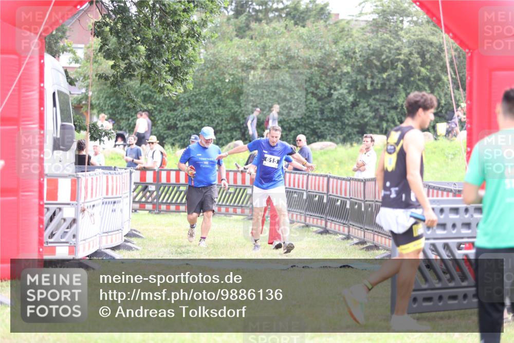 21.06.2026 - 29. Vierlanden-Triathlon Andreas Tolksdorf http://msf.ph/oto/9886136 21.06.2026 11:30:51 Ziel 615, 615 meine-sportfotos.de