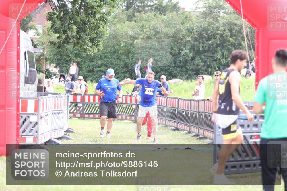 21.06.2026 - 29. Vierlanden-Triathlon Andreas Tolksdorf http://msf.ph/oto/9886146 21.06.2026 11:30:51 Ziel 615, 615 meine-sportfotos.de