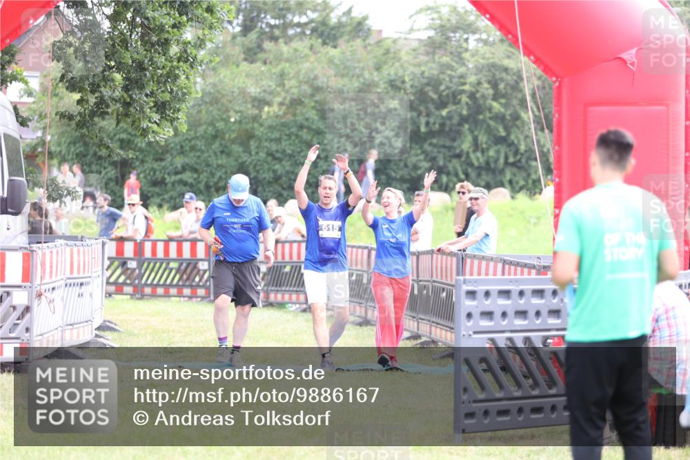 21.06.2026 - 29. Vierlanden-Triathlon Andreas Tolksdorf http://msf.ph/oto/9886167 21.06.2026 11:30:52 Ziel 615, 615 meine-sportfotos.de