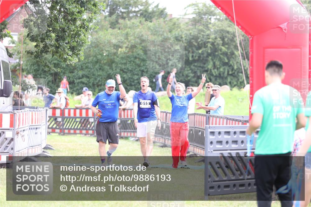 21.06.2026 - 29. Vierlanden-Triathlon Andreas Tolksdorf http://msf.ph/oto/9886193 21.06.2026 11:30:53 Ziel 615, 615 meine-sportfotos.de