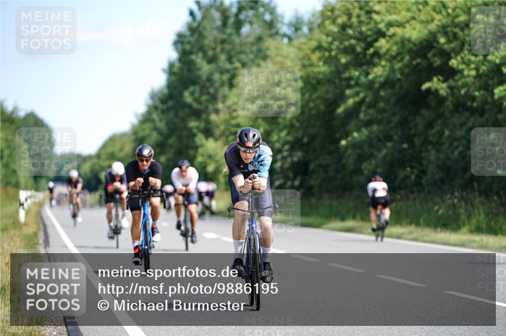 21.06.2026 - Viking Triathlon Michael Burmester http://msf.ph/oto/9886195 21.06.2026 11:26:28 Radfahren 77, 99, 133, 141, 141, 429, 442, 462, 546, 560 meine-sportfotos.de