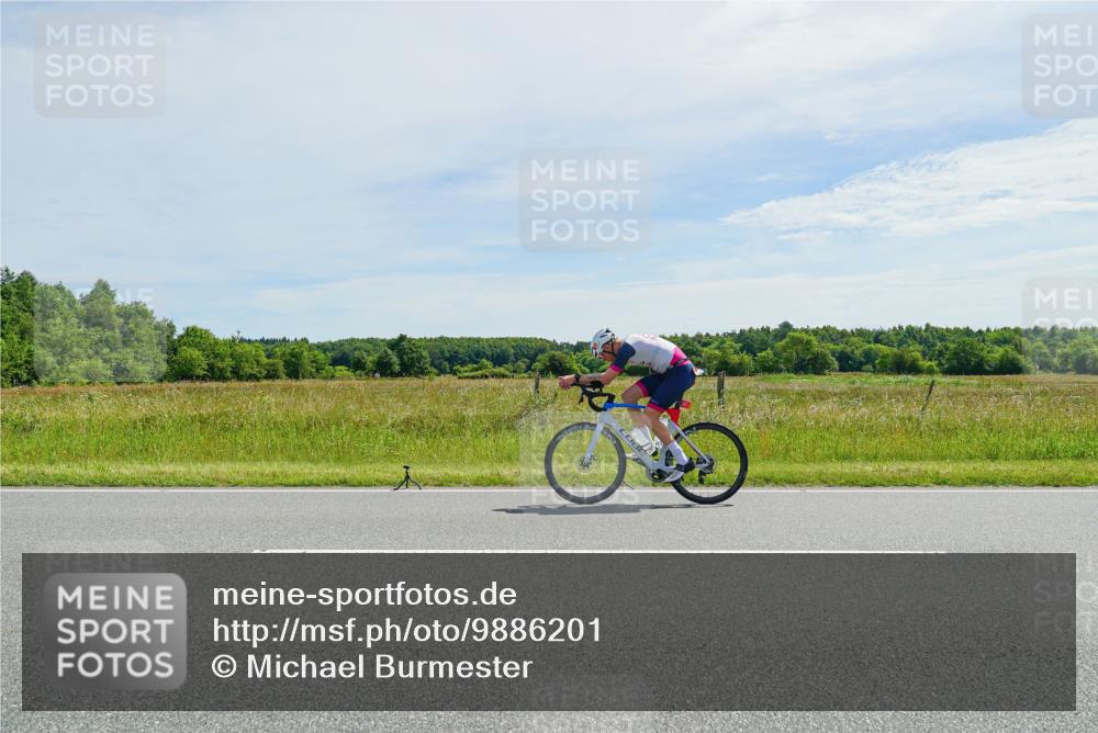 21.06.2026 - Viking Triathlon Michael Burmester http://msf.ph/oto/9886201 21.06.2026 11:46:33 Radfahren 87, 95, 154, 181, 181, 295, 355, 409, 462, 527, 649, 649, 655 meine-sportfotos.de