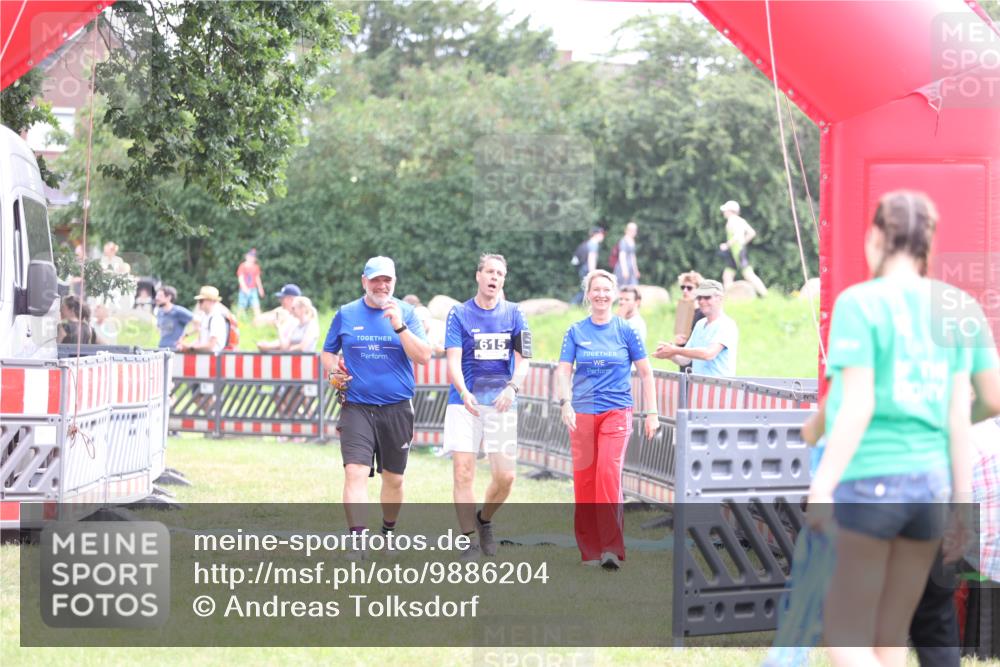 21.06.2026 - 29. Vierlanden-Triathlon Andreas Tolksdorf http://msf.ph/oto/9886204 21.06.2026 11:30:54 Ziel 615, 615 meine-sportfotos.de