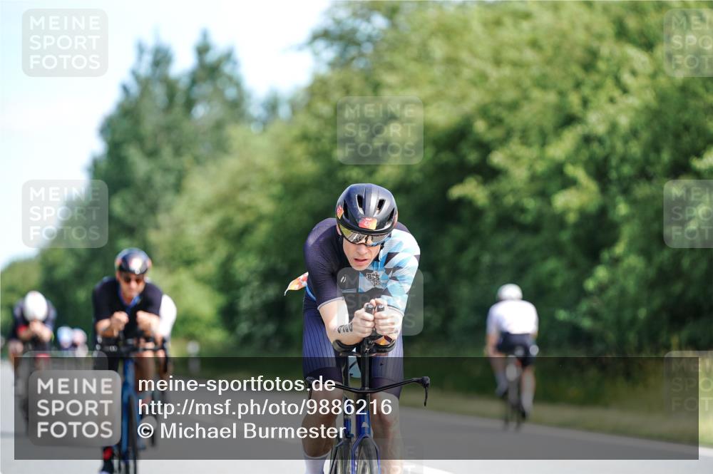 21.06.2026 - Viking Triathlon Michael Burmester http://msf.ph/oto/9886216 21.06.2026 11:26:29 Radfahren 77, 99, 133, 141, 141, 429, 442, 462, 546, 560, 653 meine-sportfotos.de