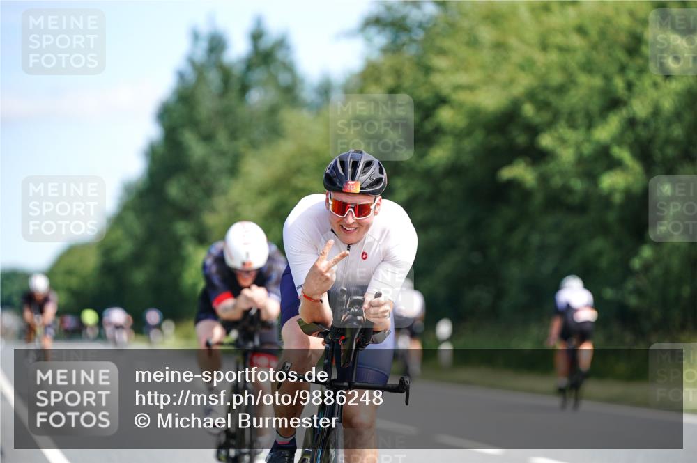 21.06.2026 - Viking Triathlon Michael Burmester http://msf.ph/oto/9886248 21.06.2026 11:26:31 Radfahren 77, 99, 141, 141, 429, 442, 462, 546, 560, 653 meine-sportfotos.de