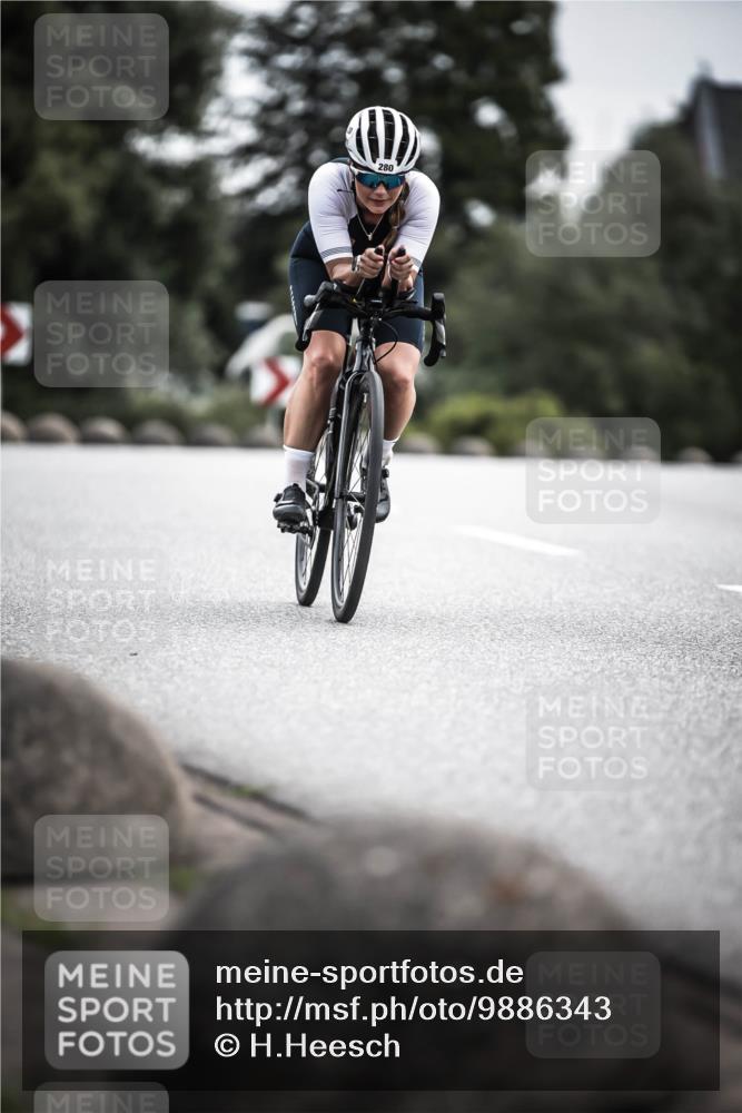 21.06.2026 - 29. Vierlanden-Triathlon H.Heesch http://msf.ph/oto/9886343 21.06.2026 10:40:39 Radfahren 151, 280 meine-sportfotos.de