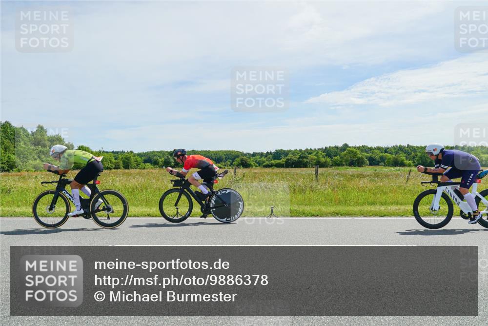 21.06.2026 - Viking Triathlon Michael Burmester http://msf.ph/oto/9886378 21.06.2026 11:48:24 Radfahren 34, 45, 97, 125, 150, 188, 197, 303, 327, 340, 434, 485, 553, 616, 622, 651, 651, 652, 663, 665 meine-sportfotos.de
