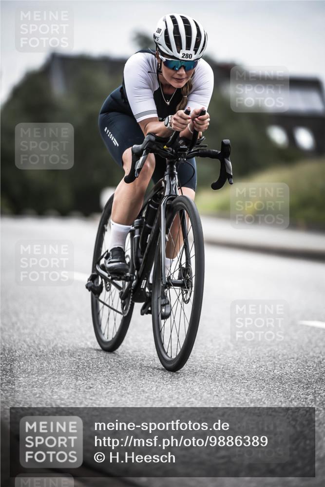 21.06.2026 - 29. Vierlanden-Triathlon H.Heesch http://msf.ph/oto/9886389 21.06.2026 10:40:40 Radfahren 3, 151, 280 meine-sportfotos.de