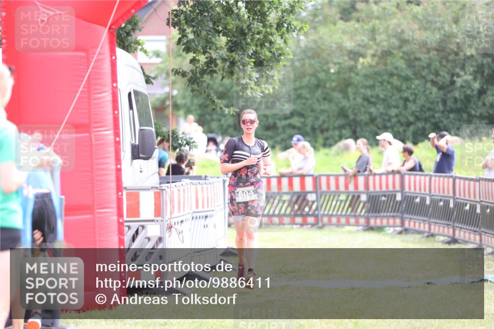 21.06.2026 - 29. Vierlanden-Triathlon Andreas Tolksdorf http://msf.ph/oto/9886411 21.06.2026 11:31:53 Ziel 604, 604 meine-sportfotos.de