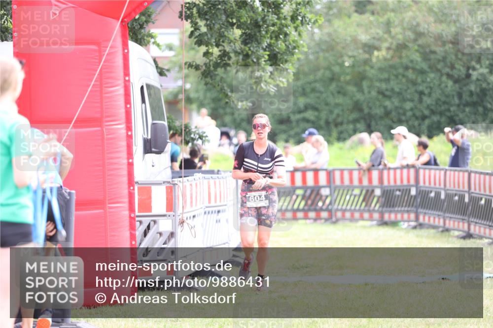 21.06.2026 - 29. Vierlanden-Triathlon Andreas Tolksdorf http://msf.ph/oto/9886431 21.06.2026 11:31:54 Ziel 604, 604 meine-sportfotos.de