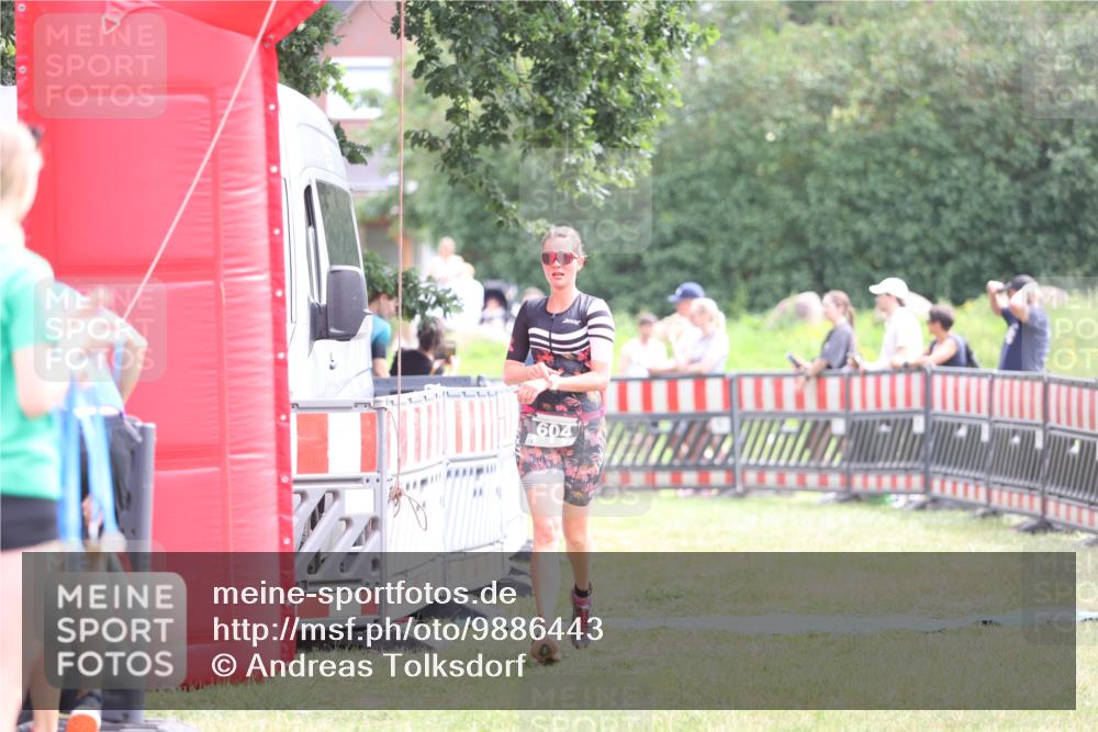 21.06.2026 - 29. Vierlanden-Triathlon Andreas Tolksdorf http://msf.ph/oto/9886443 21.06.2026 11:31:54 Ziel 604, 604 meine-sportfotos.de