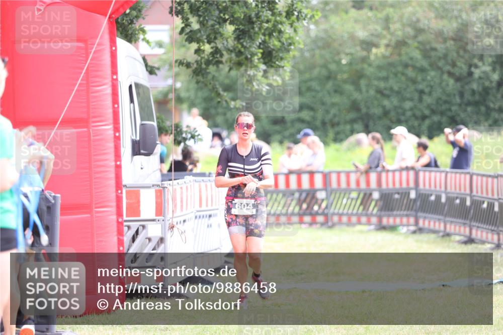 21.06.2026 - 29. Vierlanden-Triathlon Andreas Tolksdorf http://msf.ph/oto/9886458 21.06.2026 11:31:54 Ziel 604, 604 meine-sportfotos.de