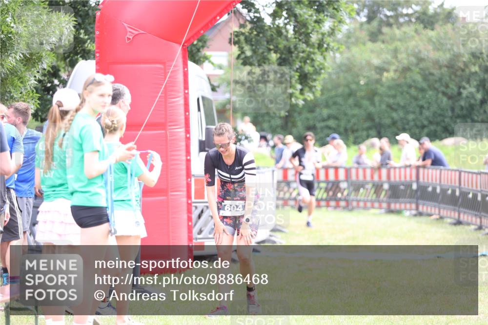 21.06.2026 - 29. Vierlanden-Triathlon Andreas Tolksdorf http://msf.ph/oto/9886468 21.06.2026 11:31:58 Ziel 604, 604 meine-sportfotos.de
