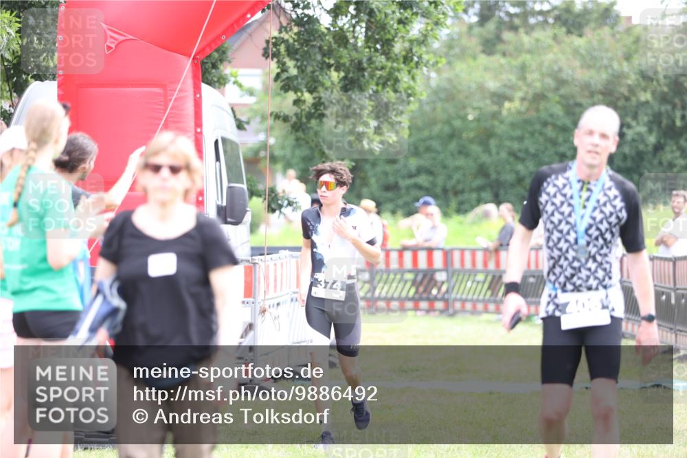 21.06.2026 - 29. Vierlanden-Triathlon Andreas Tolksdorf http://msf.ph/oto/9886492 21.06.2026 11:32:02 Ziel 581, 581 meine-sportfotos.de