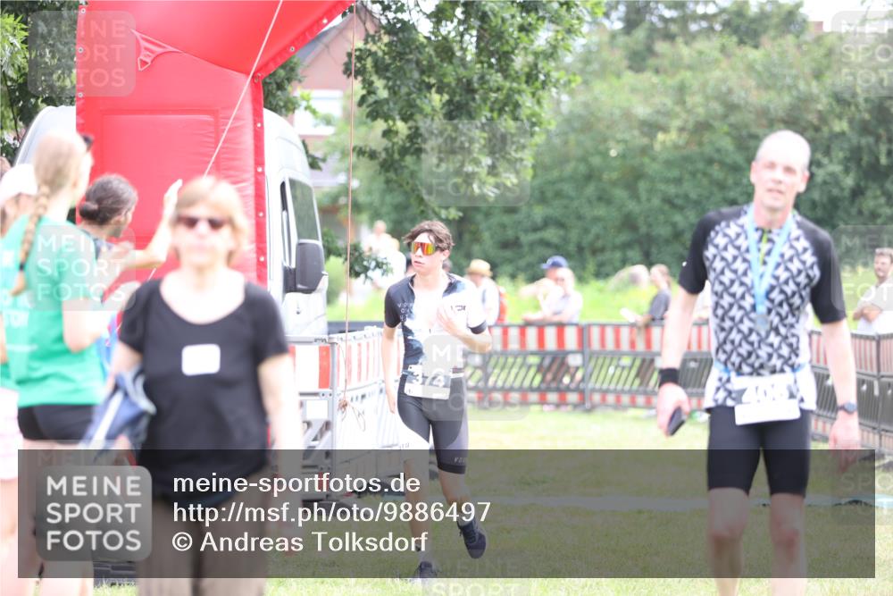 21.06.2026 - 29. Vierlanden-Triathlon Andreas Tolksdorf http://msf.ph/oto/9886497 21.06.2026 11:32:02 Ziel 581, 581 meine-sportfotos.de