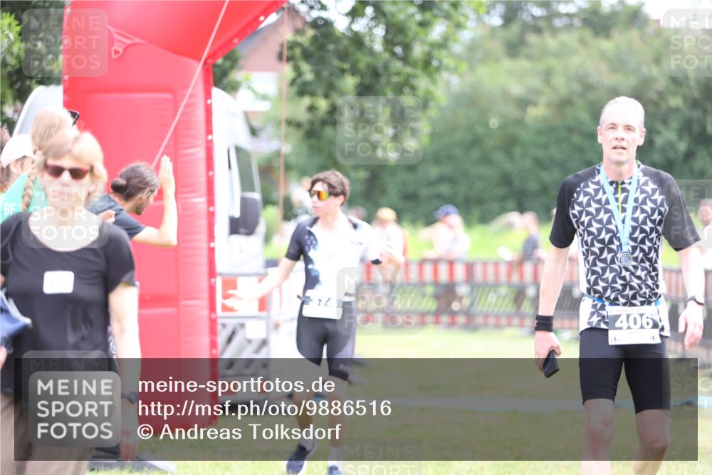 21.06.2026 - 29. Vierlanden-Triathlon Andreas Tolksdorf http://msf.ph/oto/9886516 21.06.2026 11:32:02 Ziel 581, 581 meine-sportfotos.de