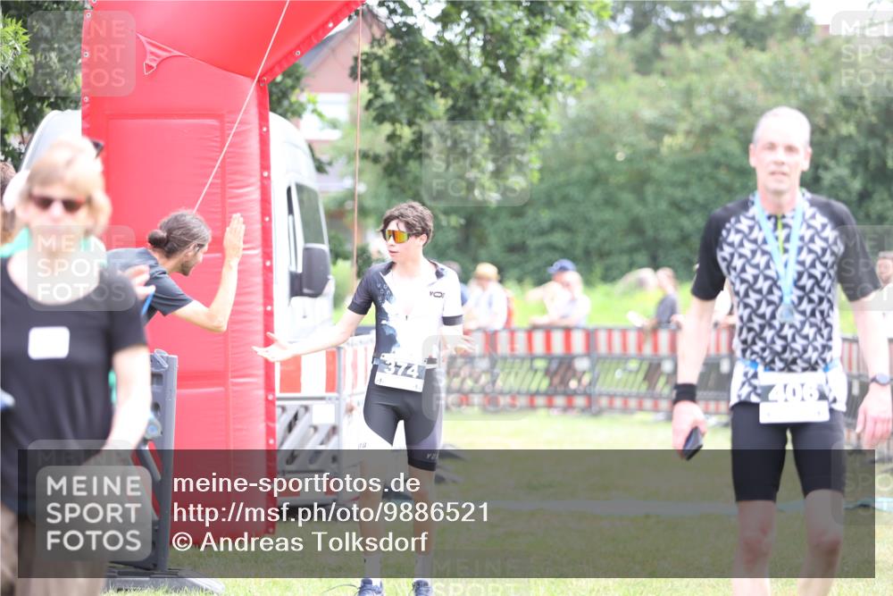 21.06.2026 - 29. Vierlanden-Triathlon Andreas Tolksdorf http://msf.ph/oto/9886521 21.06.2026 11:32:02 Ziel 581, 581 meine-sportfotos.de