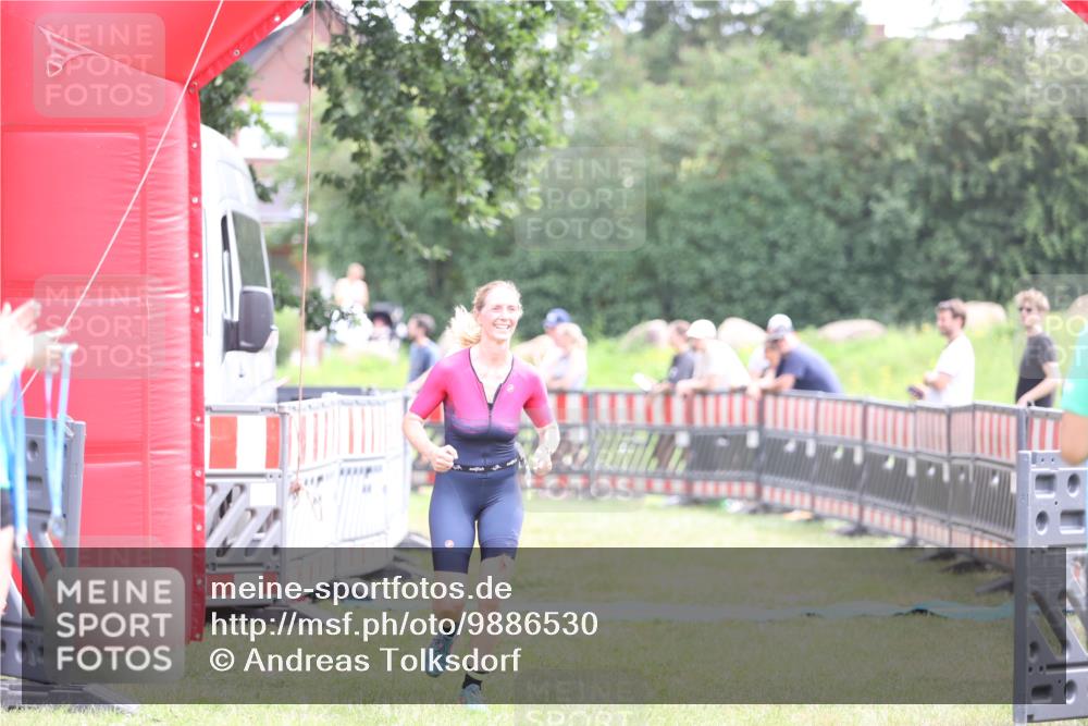 21.06.2026 - 29. Vierlanden-Triathlon Andreas Tolksdorf http://msf.ph/oto/9886530 21.06.2026 11:32:13 Ziel 403, 581, 403, 581 meine-sportfotos.de