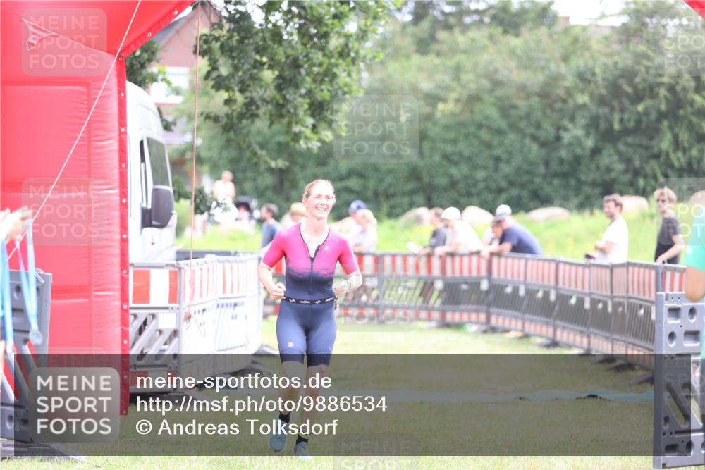 21.06.2026 - 29. Vierlanden-Triathlon Andreas Tolksdorf http://msf.ph/oto/9886534 21.06.2026 11:32:13 Ziel 403, 581, 403, 581 meine-sportfotos.de