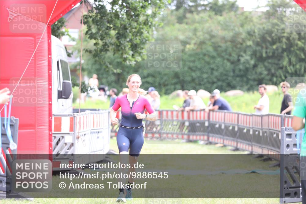 21.06.2026 - 29. Vierlanden-Triathlon Andreas Tolksdorf http://msf.ph/oto/9886545 21.06.2026 11:32:13 Ziel 403, 581, 403, 581 meine-sportfotos.de